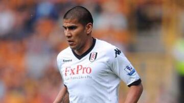 En la temporada 2010-2011 Carlos Salcido fichó por el Fulham, donde jugó 23 partidos antes de regresar a México.