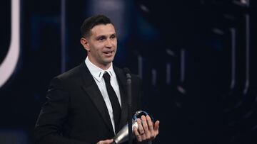 Emiliano Martínez gana The Best a mejor arquero del mundo.