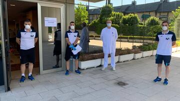 Varios integrantes del Movistar Inter posan en la Clínica CEMTRO antes del reconocimiento médico previo al regreso a los entrenamientos.