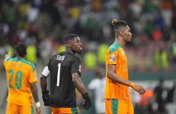 Serge Aurier se puso los guantes en el partido de Costa de Marfil contra Sierra Leona, en la Copa África 2022.