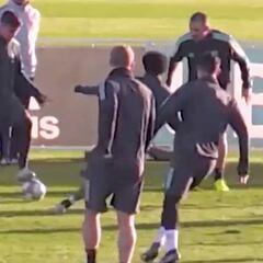 Dybala mide la intensidad de Cuadrado: ¡Fuerte entrada!