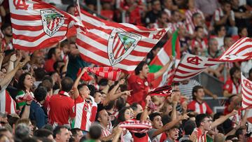 Afición rojiblanca en San Mamés