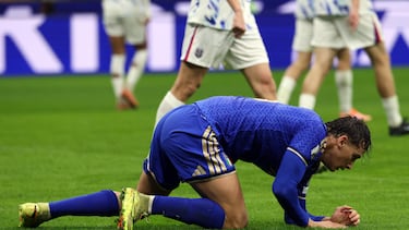 MILAN (Italy), 16/11/2025.- Italys Pio Esposito reacts during the FIFA World Cup 26 qualifier between Italy and Norway at Giuseppe Meazza stadium in Milan, Italy, 16 November 2025. (Mundial de Fútbol, Italia, Noruega) EFE/EPA/MATTEO BAZZI