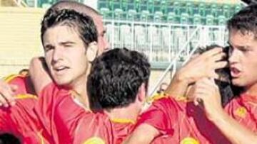 <b>FURIA ROJA. </b>Javi García, Barragán, Mata, Bueno, y Mario Suárez celebran el primer gol ante los turcos.
