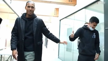 "Is so big", la reacción de Luis Díaz al ver a Virgil van Dijk