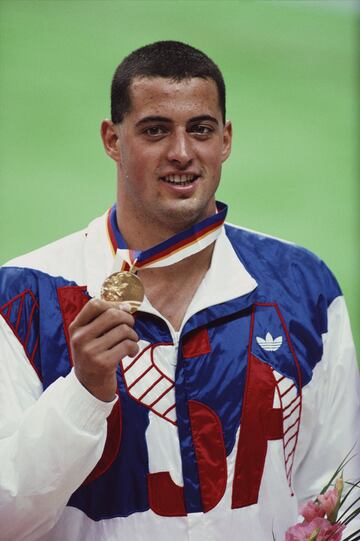 Ganó 5 medallas de oro. 1 de plata y 1 de bronce en la disciplina de natación.