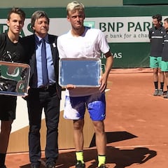 Kuhn pierde en individuales pero gana el título júnior de dobles