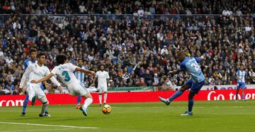 Diego Rolán fires Málaga level in the 18th minute.