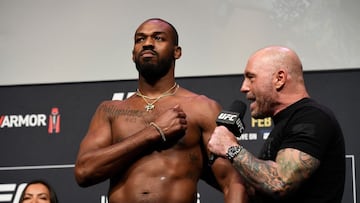 Jon Jones durante uno de sus pesajes.