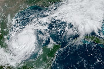 Una imagen vía satélite muestra el avance del huracán Milton por el Golfo de México, antes de su toque de tierra previsto en Florida.