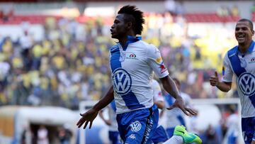 Duvier Riascos festeja su gol ante América en Apertura 2011