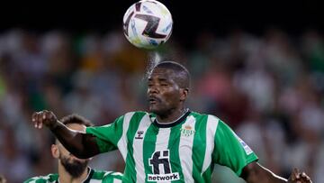 SEVILLA, SPAIN - SEPTEMBER 11: William Carvalho of Real Betis during the La Liga Santander match between Real Betis Sevilla v Villarreal at the Estadio Benito Villamarin on September 11, 2022 in Sevilla Spain (Photo by Eric Verhoeven/Soccrates/Getty Images)