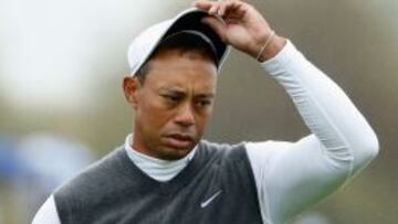 Tiger Woods, abatido tras su mala actuación en Scottsdale (Estados Unidos).