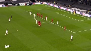 Desde ahí, a más de 30 metros, Bale bordea el gol de libre directo de la temporada