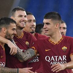 La Roma tumba al Nápoles y le aleja de los puestos de Champions