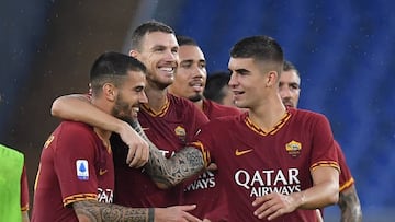 La Roma tumba al Nápoles y le aleja de los puestos de Champions