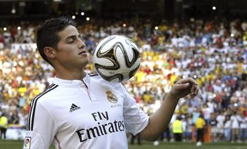 James Rodríguez sigue liderando la lista de los fichajes colombianos más costosos. En 2014 el volante de la Selección Colombia llegó al Real Madrid por 80 millones de euros