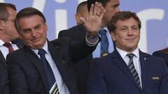 El presidente de Brasil, Jair Bolsonaro, con el presidente de la Conmebol,  Alejandro Dominguez.