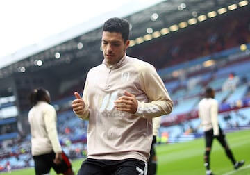 Soccer Football - Premier League - Aston Villa v Fulham - Villa Park, Birmingham, Britain - November 12, 2023 Fulham's Raul Jimenez during the warm up before the match REUTERS/Carl Recine NO USE WITH UNAUTHORIZED AUDIO, VIDEO, DATA, FIXTURE LISTS, CLUB/LEAGUE LOGOS OR 'LIVE' SERVICES. ONLINE IN-MATCH USE LIMITED TO 45 IMAGES, NO VIDEO EMULATION. NO USE IN BETTING, GAMES OR SINGLE CLUB/LEAGUE/PLAYER PUBLICATIONS.