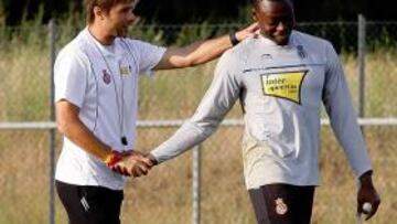 <b>LOS GESTOS. </b>Carlos Kameni, ayer, con Pochettino.