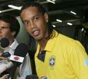 Ronaldinho: "Venir a Italia y jugar en el Milan me está haciendo renacer"