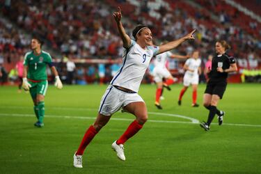 En la última Eurocopa, la de 2017, la inglesa Jodie Taylor se llevó la bota de oro gracias, en parte, al hat-trick que metió en el partido de fase de grupos frente a Escocia. De esta manera, puso fin a la sequía, ya que ninguna otra jugadora había conseguido marcar tres goles en un mismo partido desde Angélique Roujas. Además, fue un hat-trick muy especial para ella, ya que era la primera Eurocopa que disputaba.