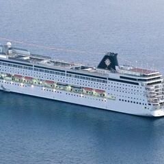 Así es el MSC Armonía: el crucero de 1.500 personas que está varado en el puerto de Barcelona