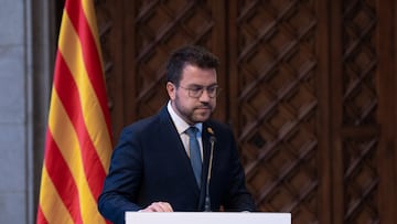 El presidente de la Generalitat, Pere Aragonès, comparece ante los medios, en el Palau de la Generalitat, a 13 de marzo de 2024, en Barcelona, Catalunya (España). Aragonés ha anunciado este miércoles, 13 de marzo, la convocatoria de elecciones anticipadas en Catalunya para el 12 de mayo, después de que el Parlament haya rechazado el proyecto de ley de Presupuestos de la Generalitat de 2024. El Govern firmó un pacto presupuestario con el PSC, pero no ha logrado reunir los apoyos suficientes, solo tenía 66 de los 68 votos necesarios, para sacar las cuentas adelante, después de intentar negociar con los Comuns, Junts y la CUP.
13 MARZO 2024;ELECCIONES;RUEDA DE PRENSA;
David Zorrakino / Europa Press
13/03/2024