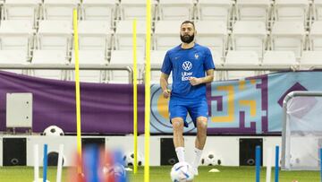 17/11/22 ENTRENAMIENTO SELECCION FRANCESA FRANCIA 
BENZEMA SE RETIRAN A TRABAJAR A PARTE 