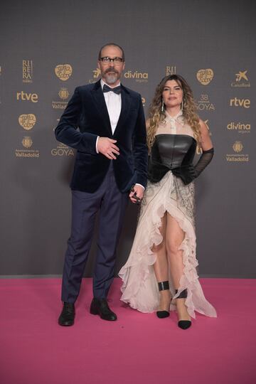 El actor Fele Mart¨ªnez posa junto a la actriz y productora M¨®nica Regueiro.