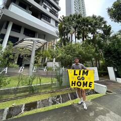 Dos aficionados del Valencia, retenidos en Singapur presuntamente por criticar a Peter Lim