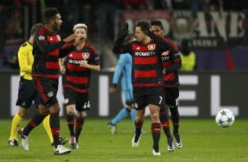 Con la playera del Leverkusen, Chicharito le marcó gol al Barcelona y su equipo estuvo a punto de avanzar a la segunda ronda de Champions League.