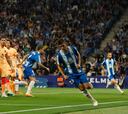El Espanyol sale aún vivo del caos