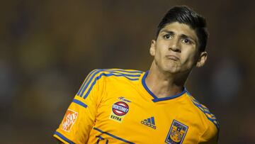Alan Pulido, invitado incómodo en la despedida de Damián Álvarez