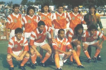 Leonardo Canales (arriba, a la derecha) | Portero que jugó dos años en Cobreloa, pero que quedó en la historia por el título de 1992.