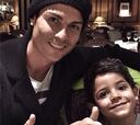 Cristiano celebra con su hijo el récord goleador de la Eurocopa
