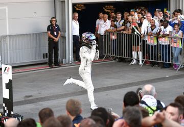 Valtteri Bottas celebra el segundo puesto en el GP de Azerbaiyán. 