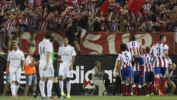Los jugadores del Atlético celebran el 1-0 de Mandzukic en el Calderón.