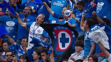 ¡Nunca solos! Cruz Azul recibió serenata previo a enfrentar a Toluca