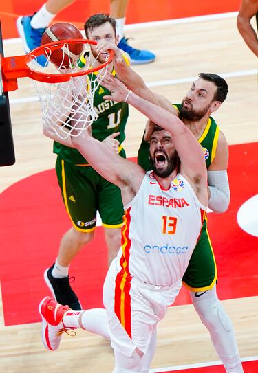 Scariolo deca en Toronto que Marc se encontraba en "el pico de su carrera" y el pvot lo demostr en el Mundial de Saitama, donde se convirti en el mejor escudero de Ricky Rubio y acab en el quinteto ideal del campeonato. Su partido en las semifinales ante Australia fue para enmarcar: 33 puntos, 6 rebotes y 4 asistencias para 33 de valoracin.