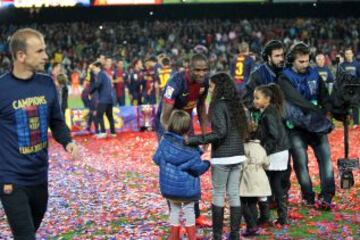 El Barcelona recibe el trofeo de la Liga BBVA 2012-2013.