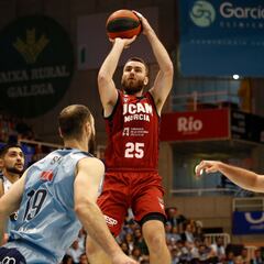 El Murcia se acerca a la Copa tras ganar en la pista del Breogán