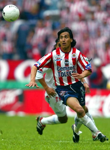 Hermano de Jorge, "Lupillo" pisó por primera vez una cancha de primera división en 1987 con el Atlas.
Posee el récord en el fútbol mexicano como el único defensa lateral con la menor cantidad de goles anotados... apenas 2, pero que valieron una clasificación y un campeonato, respectivamente.