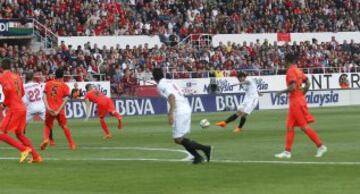 1-2. Banega marcó el primer tanto sevillista.
