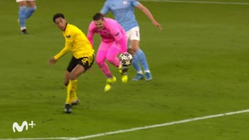 El gol anulado por falta a Ederson en el Manchester City vs Borussia Dortmund
