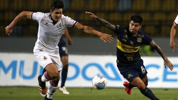 Futbol, Everton vs Deportes La Serena. Octava fecha, campeonato Nacional 2020. El jugador de Everton Patricio Rubio, derecha, disputa el balon con Marko Biskupovic de Deportes La Serena realizado en el estadio Sausalito de Vina del Mar, Chile. 14/03/2020 Andres Pina/Photosport Football, Everton vs Deportes La Serena. 8th date, National Championship 2020. Everton's player Patricio Rubio, right, battles for the ball against Marko Biskupovic of Deportes La Serena during the first division match held at the Sausalito stadium in Vina del Mar, Chile. 14/03/2020 Andres Pina/Photosport