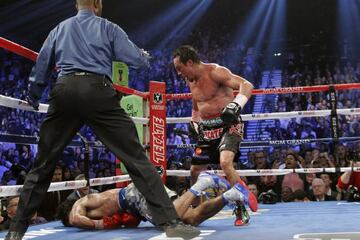 Instante en el que Juan Manuel Márquez noquea a Manny Pacquiao en su combate del 8 de diciembre de 2012.