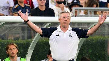 Real Madrid's Italian coach Carlo Ancelotti (C) gestures on the touchline during the friendly football match between Real Madrid and AC Milan at the Rose Bowl in Pasadena, California, on July 23, 2023. (Photo by Frederic J. BROWN / AFP)