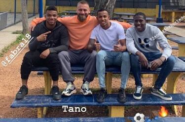 Los colombianos de Boca reciben consejos de De Rossi