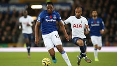 Yerry Mina, entre las figuras de Everton en el empate ante Tottenham.